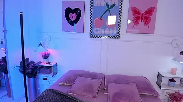 Zoe Lynch  online show from February 16, 2026, 11:39 am