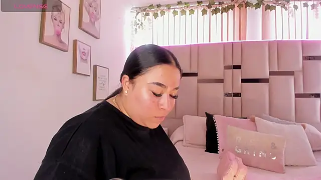 Zoey thompson online show from November 30, 2025, 3:27 pm