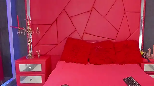 SienaFacchini online show from September 23, 2025, 7:28 pm