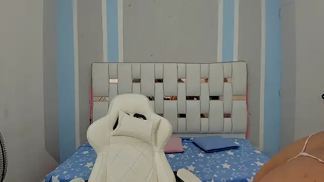 marsmith1 online show from November 4, 2025, 4:44 am