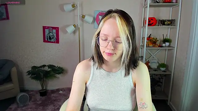 R0cket bunny online show from November 15, 2025, 1:03 am