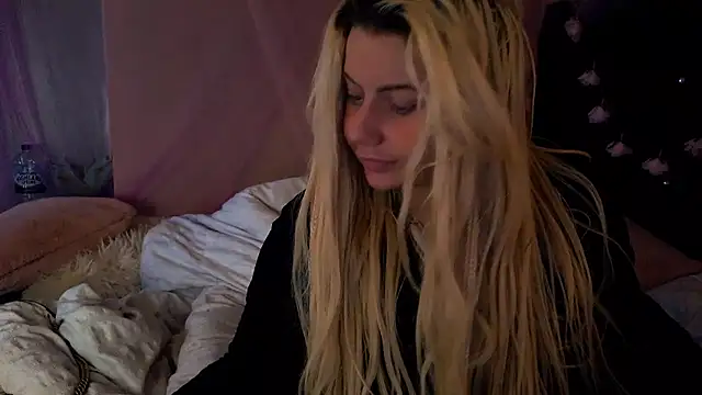 Snapshot of TiaDoll chatting on January 15, 2026, 3:27 pm TiaDoll online show from January 15, 2026, 3:27 pm