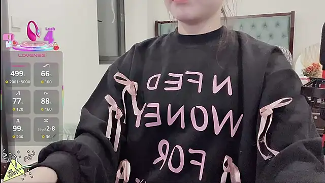 lulu404 online show from December 4, 2025, 2:04 pm