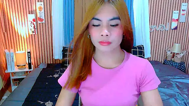 mikhaylahanderson online show from November 14, 2025, 7:40 am