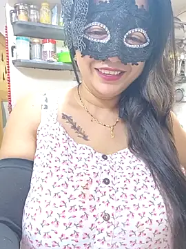 Snapshot of Queen_Nightt chatting on June 10, 2026, 4:45 am Queen Nightt online show from June 10, 2026, 4:45 am