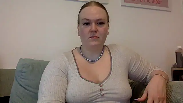 Snapshot of gracelovesxx chatting on June 3, 2026, 4:34 pm gracelovesxx online show from June 3, 2026, 4:34 pm