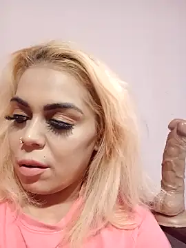 izauri2025 online show from October 4, 2025, 5:44 pm