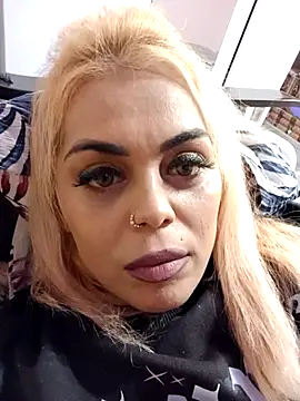 izauri2025 online show from October 12, 2025, 8:30 pm