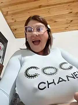 Snapshot of AlexxiaaMat chatting on May 10, 2026, 11:04 am AlexxiaaMat online show from May 10, 2026, 11:04 am