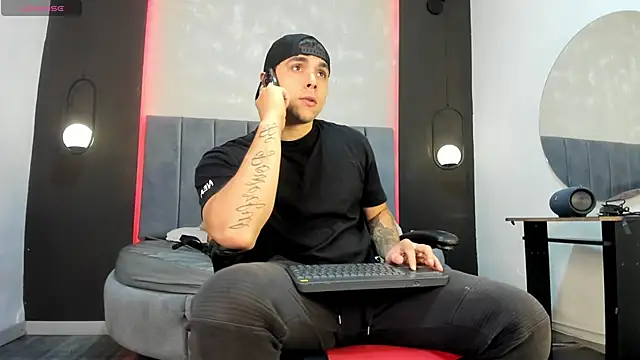 Liam walk  online show from September 19, 2025, 10:43 pm