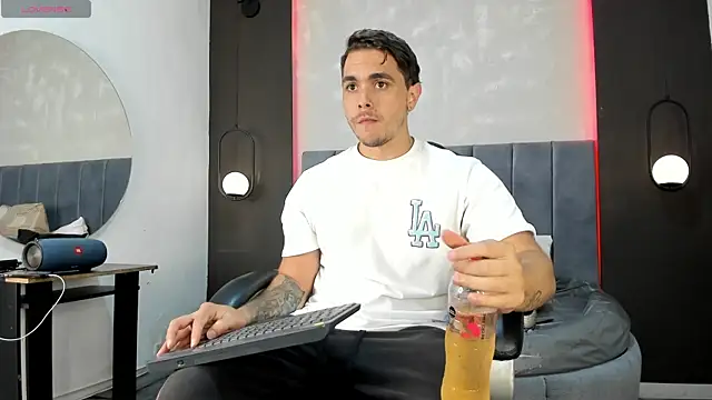 Liam walk  online show from October 10, 2025, 10:31 pm