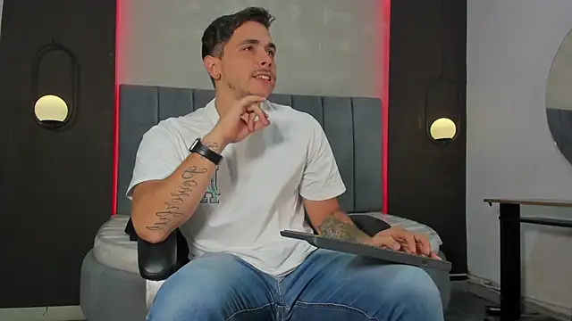 Snapshot of Liam_walk_ chatting on April 23, 2026, 7:05 pm Liam walk online show from April 23, 2026, 7:05 pm