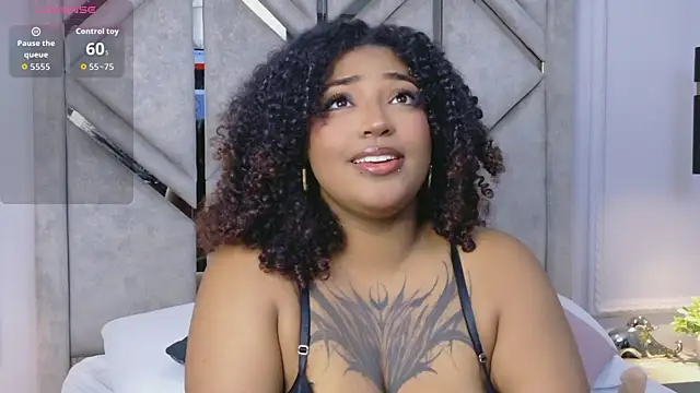 Cristal-Jonnes online show from April 6, 2026, 3:04 am