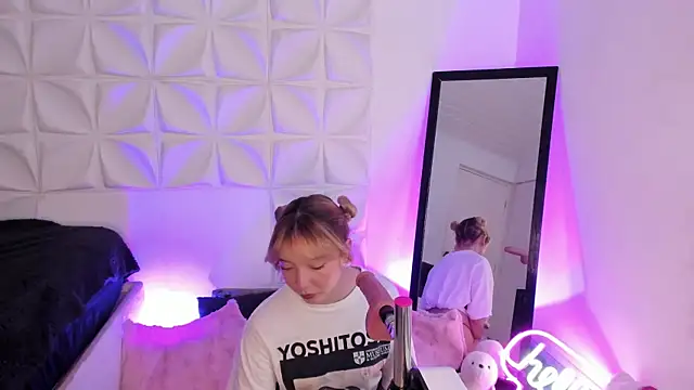 Snapshot of JuliethMoss chatting on September 19, 2025, 8:42 pm JuliethMoss online show from September 19, 2025, 8:42 pm