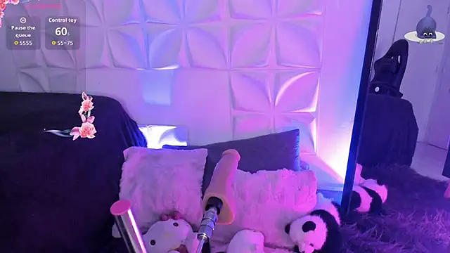 Snapshot of JuliethMoss chatting on October 25, 2025, 8:36 pm JuliethMoss online show from October 25, 2025, 8:36 pm