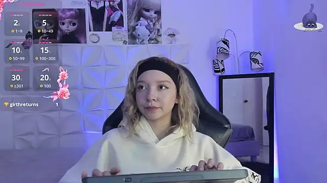 Snapshot of JuliethMoss chatting on November 4, 2025, 8:08 pm JuliethMoss online show from November 4, 2025, 8:08 pm