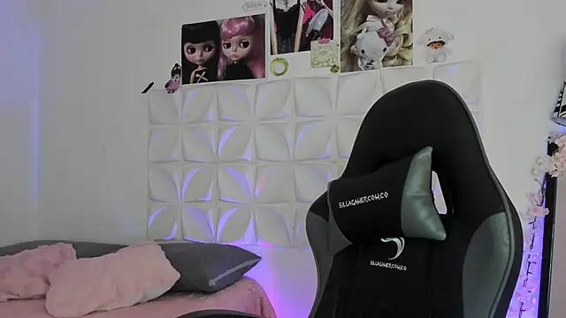 Snapshot of JuliethMoss chatting on November 24, 2025, 9:36 pm JuliethMoss online show from November 24, 2025, 9:36 pm