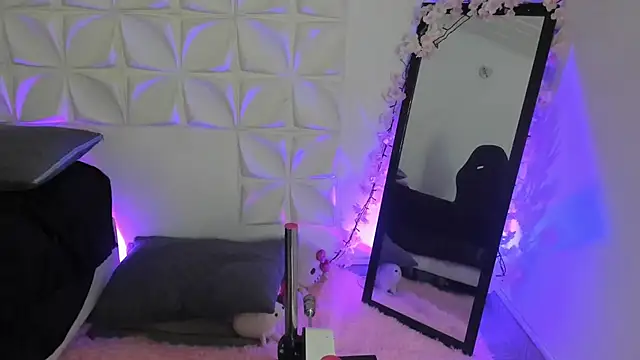 Snapshot of JuliethMoss chatting on November 26, 2025, 8:10 pm JuliethMoss online show from November 26, 2025, 8:10 pm