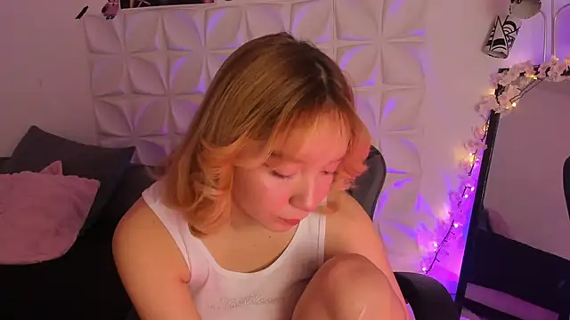 Snapshot of JuliethMoss chatting on November 27, 2025, 8:22 pm JuliethMoss online show from November 27, 2025, 8:22 pm