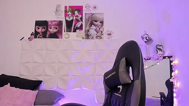 Snapshot of JuliethMoss chatting on December 4, 2025, 8:17 pm JuliethMoss online show from December 4, 2025, 8:17 pm