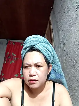 Everleigh mom online show from September 22, 2025, 3:19 am