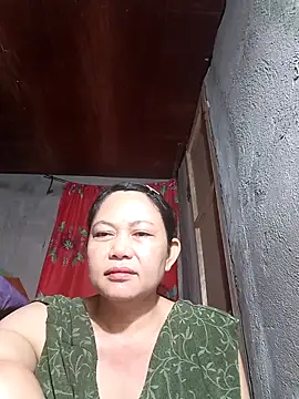 Everleigh mom online show from November 1, 2025, 8:22 pm