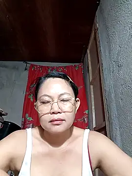 Everleigh mom online show from November 18, 2025, 8:02 pm