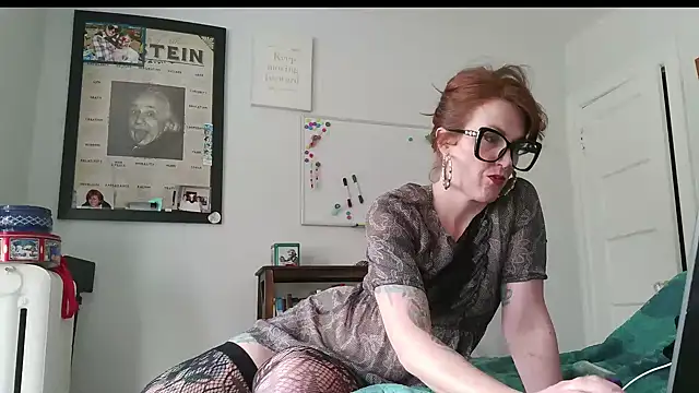 MamaFoxxx911 online show from November 21, 2025, 5:00 pm