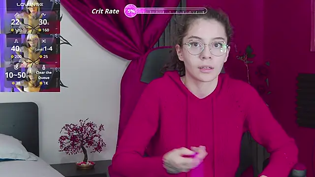 RavennMoonn online show from September 30, 2025, 7:52 pm