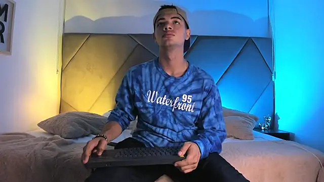 andrew colleman online show from September 18, 2025, 3:52 am