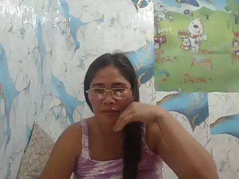 Snapshot of Juicy_69xx chatting on May 1, 2026, 2:43 pm Juicy 69xx online show from May 1, 2026, 2:43 pm