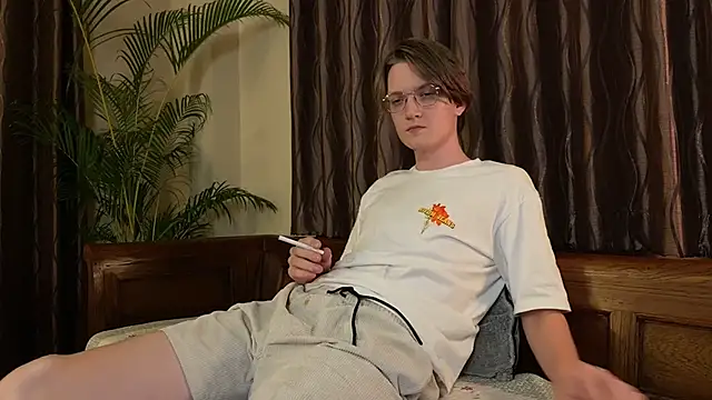 Snapshot of KellyTwink chatting on June 26, 2026, 6:01 pm KellyTwink online show from June 26, 2026, 6:01 pm