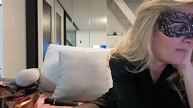 bellemasquer online show from March 15, 2026, 8:37 pm