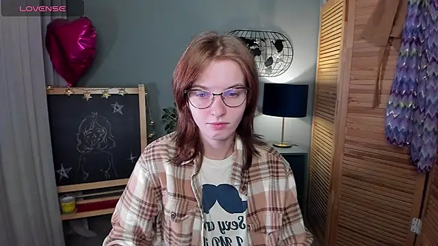 Snapshot of Madelaineses chatting on September 9, 2025, 8:25 am Madelaineses online show from September 9, 2025, 8:25 am