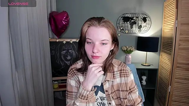 Snapshot of Madelaineses chatting on September 14, 2025, 8:57 am Madelaineses online show from September 14, 2025, 8:57 am