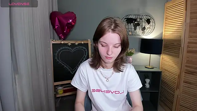 Snapshot of Madelaineses chatting on September 17, 2025, 8:49 am Madelaineses online show from September 17, 2025, 8:49 am