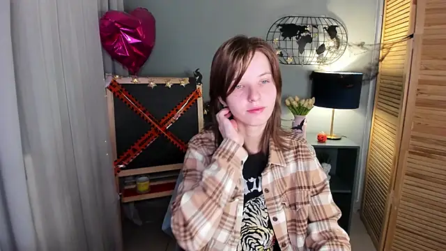 Snapshot of Madelaineses chatting on October 21, 2025, 9:21 am Madelaineses online show from October 21, 2025, 9:21 am