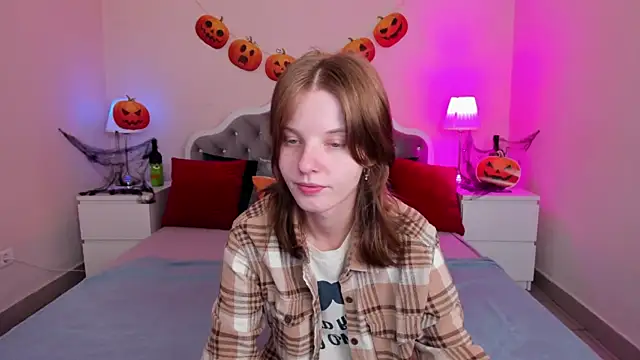 Snapshot of Madelaineses chatting on October 22, 2025, 10:04 am Madelaineses online show from October 22, 2025, 10:04 am