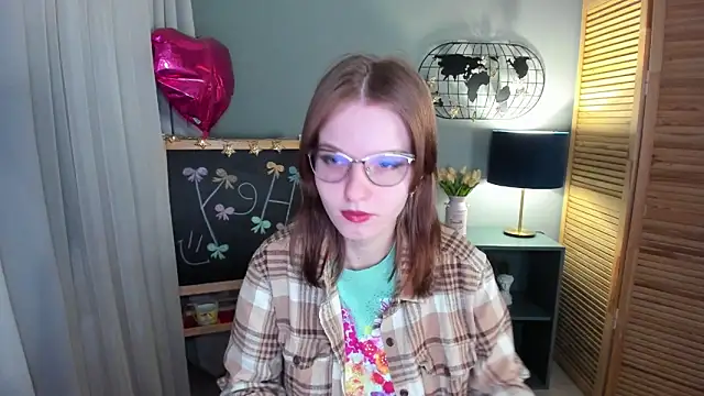 Snapshot of Madelaineses chatting on November 6, 2025, 9:10 am Madelaineses online show from November 6, 2025, 9:10 am