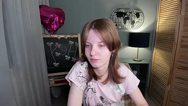 Snapshot of Madelaineses chatting on November 12, 2025, 9:53 am Madelaineses online show from November 12, 2025, 9:53 am