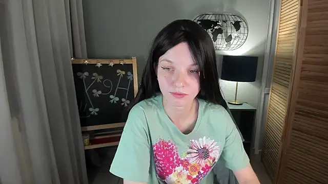 Snapshot of Madelaineses chatting on November 26, 2025, 9:21 am Madelaineses online show from November 26, 2025, 9:21 am