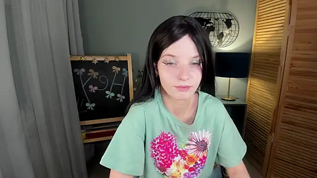 Snapshot of Madelaineses chatting on December 2, 2025, 8:41 am Madelaineses online show from December 2, 2025, 8:41 am