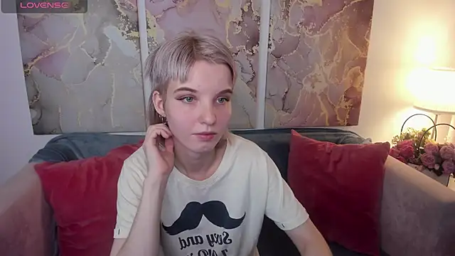 Snapshot of Madelaineses chatting on January 11, 2026, 9:14 am Madelaineses online show from January 11, 2026, 9:14 am