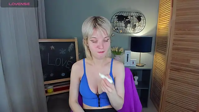 Snapshot of Madelaineses chatting on February 28, 2026, 9:21 am Madelaineses online show from February 28, 2026, 9:21 am