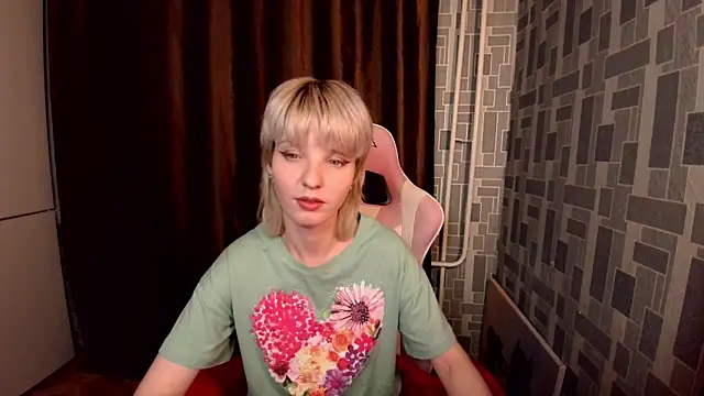 Snapshot of Madelaineses chatting on March 8, 2026, 10:24 pm Madelaineses online show from March 8, 2026, 10:24 pm