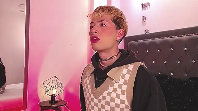 OzorioDany online show from October 1, 2025, 3:56 am