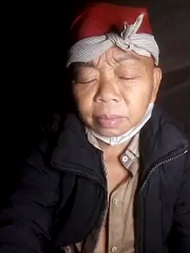 VangLe73 online show from November 2, 2025, 1:13 pm