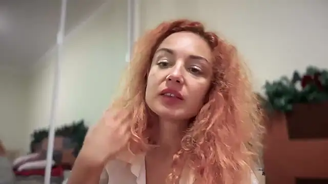 Reddgiirl online show from November 28, 2025, 10:40 am