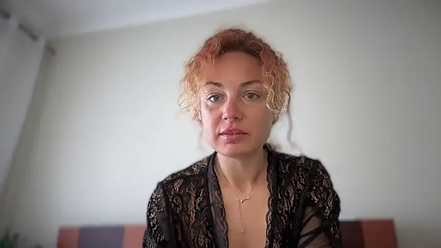 Reddgiirl online show from April 21, 2026, 7:58 am