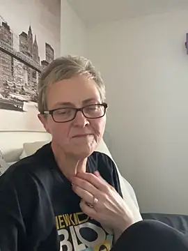 Curvy-Jinx online show from November 25, 2025, 8:14 am